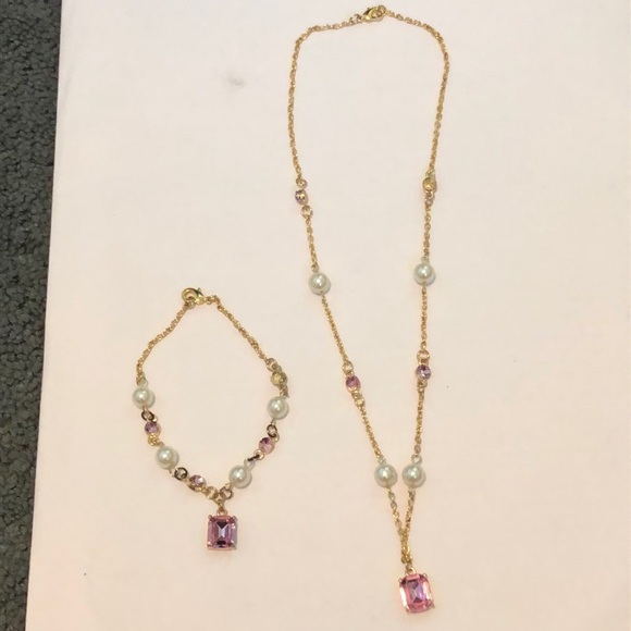 Matching necklace and bracelet set - Picture 1 of 2
